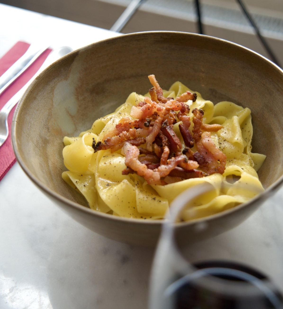 Royal Karoma Café Restaurant - Spécialités italiennes - Pâtes Carbonara Royal Karoma Café Restaurant - Plats du jour - Pâtes Carbonara